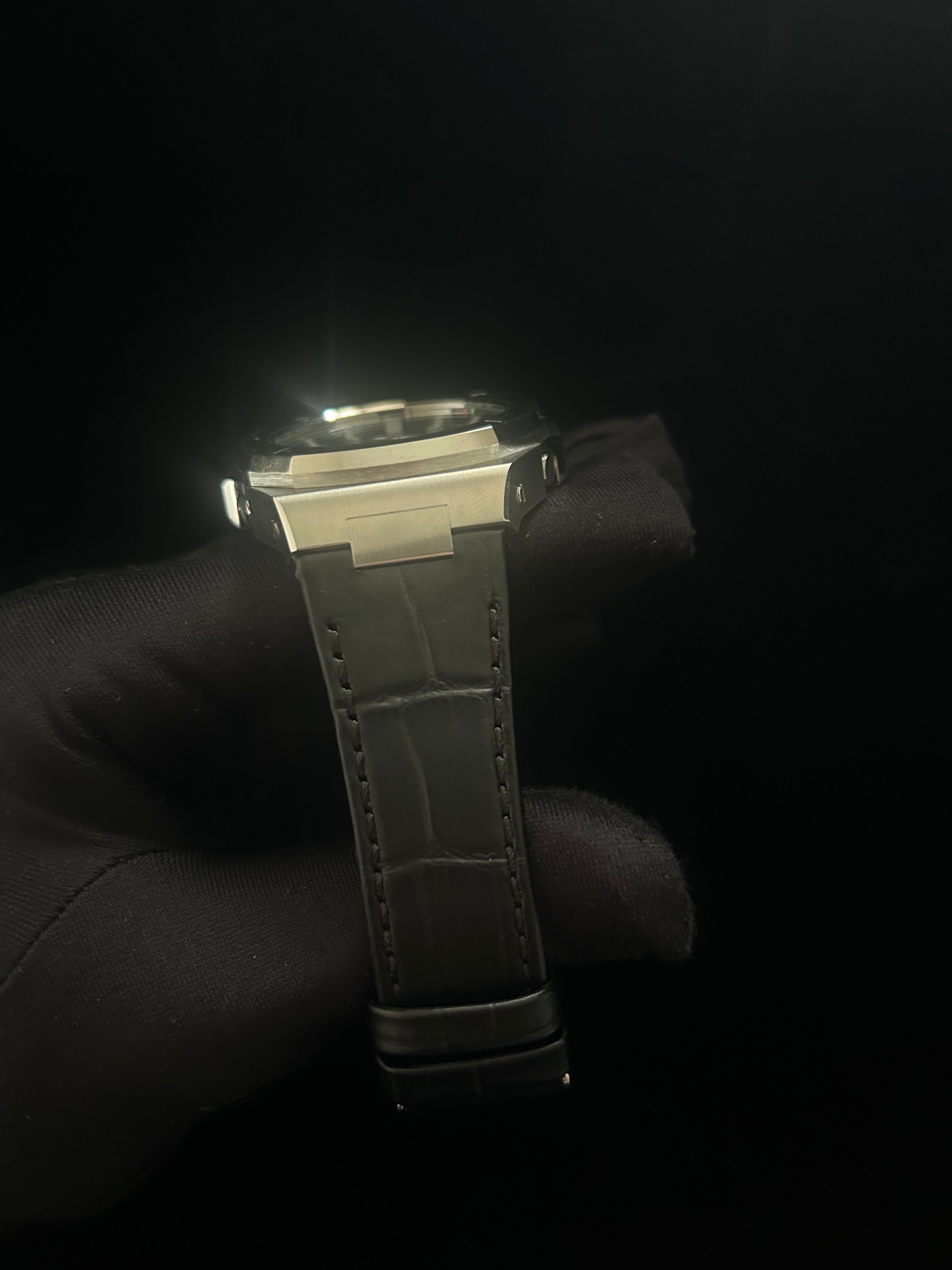 Apex Edition - Black Leather